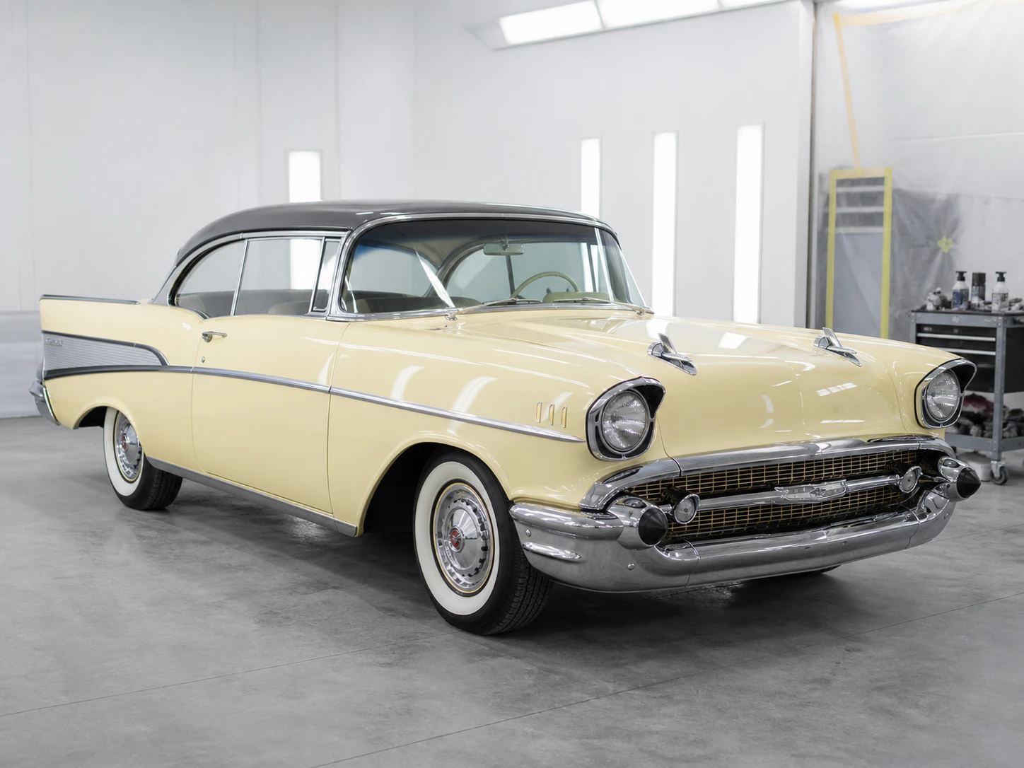 Chevrolet clássico em preparação no ateliê Vintage Motors